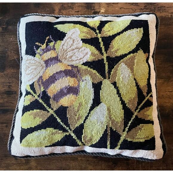 VNT Handmade 14”x14”Needle Point BEE Pillow with insert - Picture 1 of 4